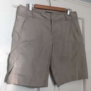 Daisy Fuentes Khaki shorts